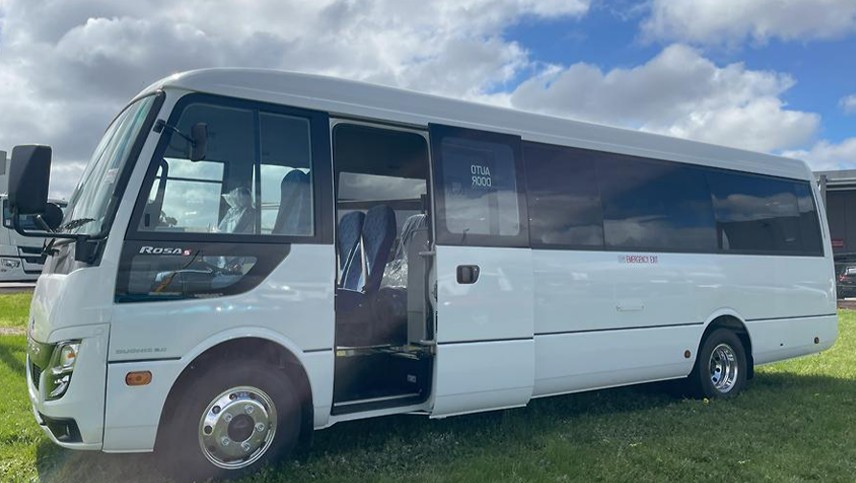 FUSO 中巴车型实拍